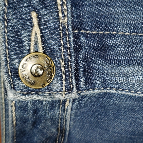 Like New! Simply Vera Wang Ankle Jeans - Picture 4 of 9